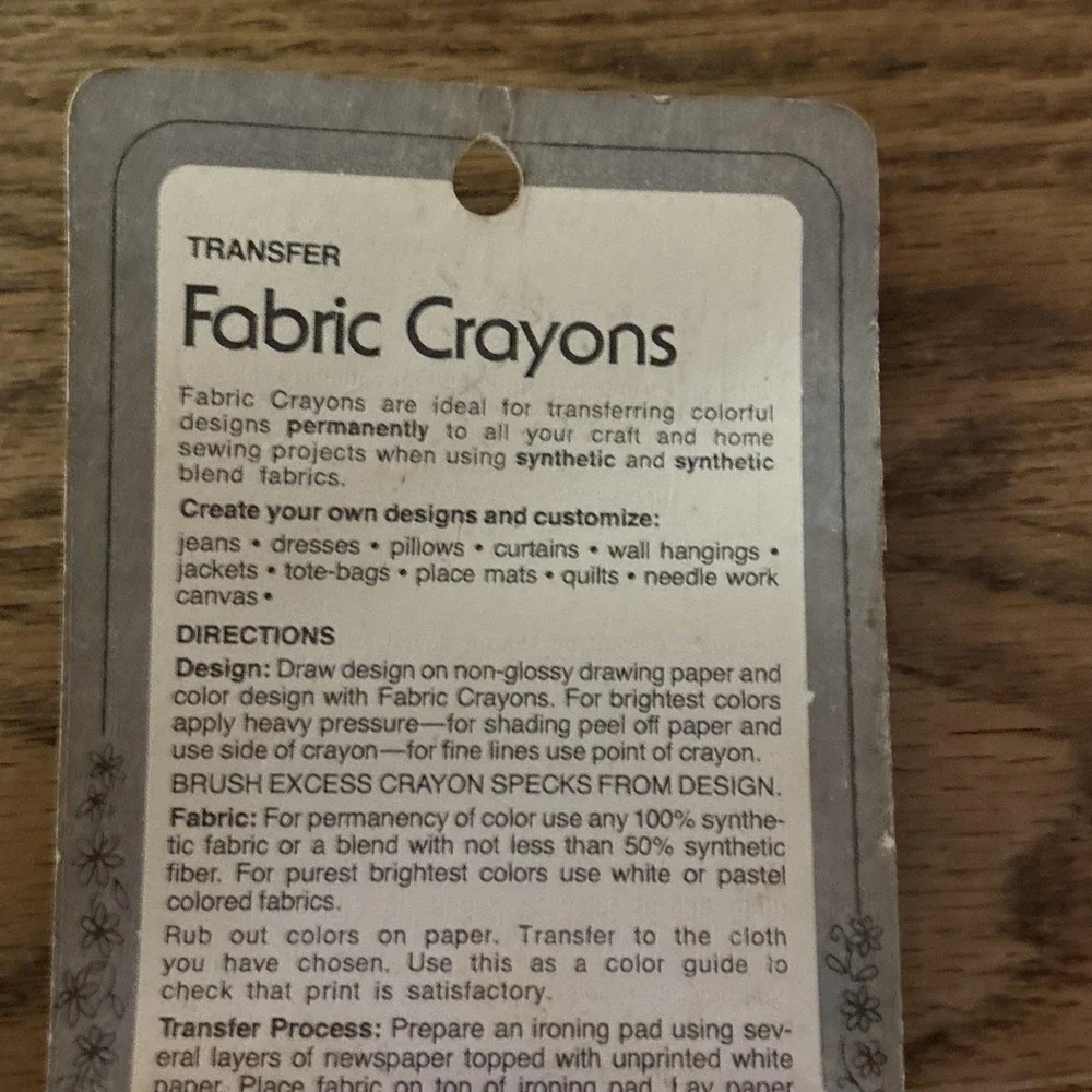 NOS Vintage Transfer Fabric Crayons 8 Crayola colors‎ Made in USA